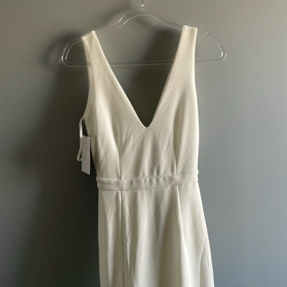 White v neck wedding dress with slit - Picture 4 of 5